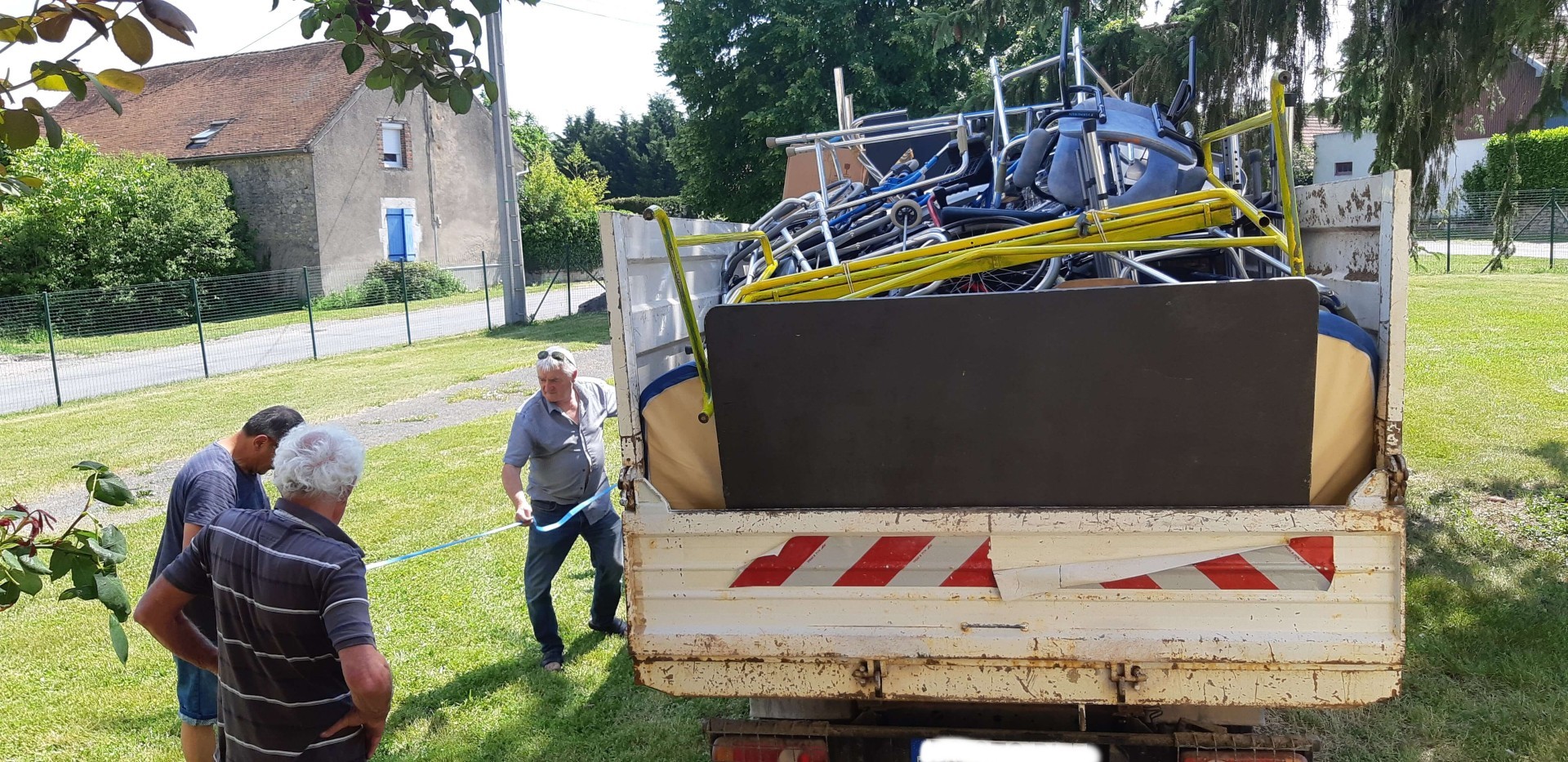 Le camion pour le Donjon est complet!