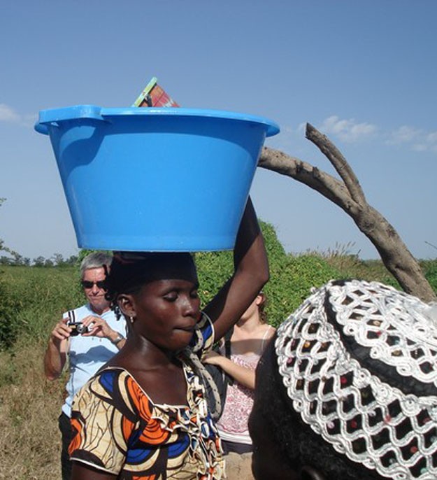 Le transport de l'eau en brousse